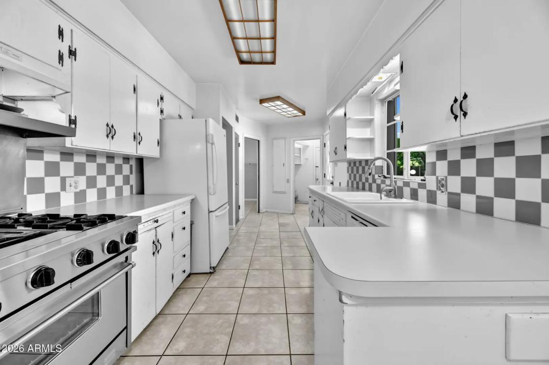 Real Estate Picture 14