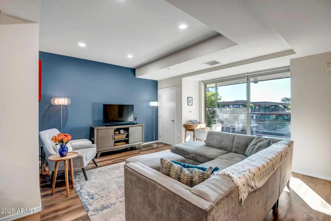 Real Estate Picture 3