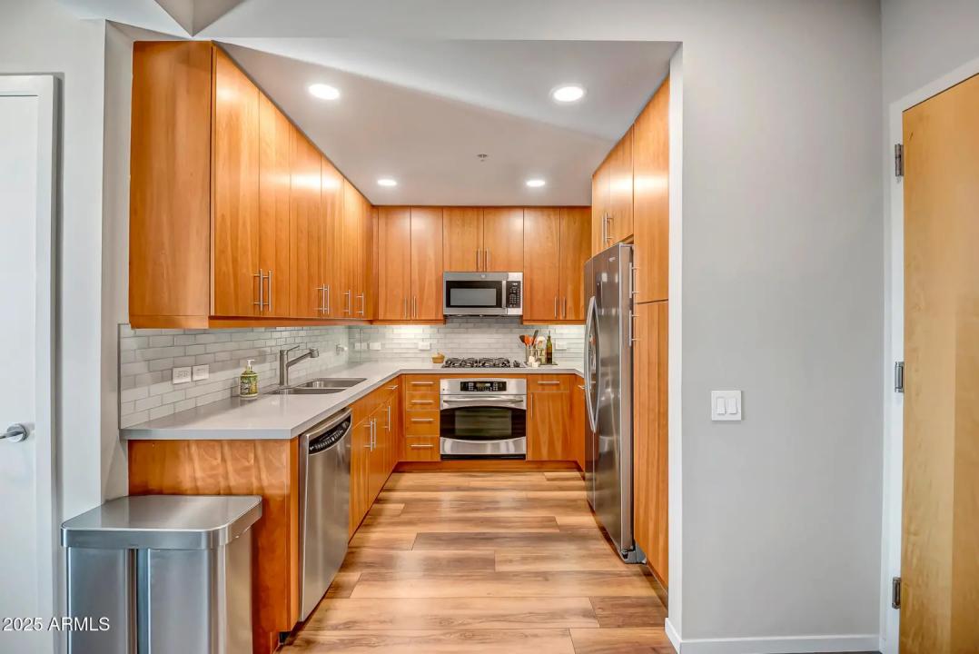 Real Estate Picture 12