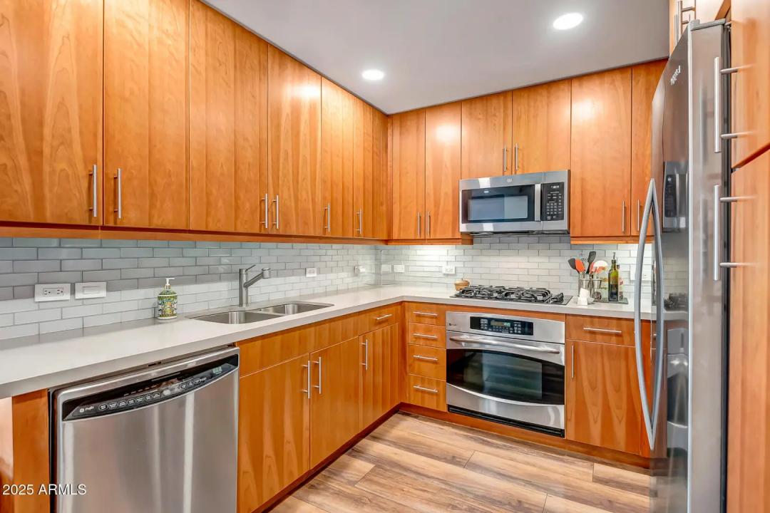 Real Estate Picture 13