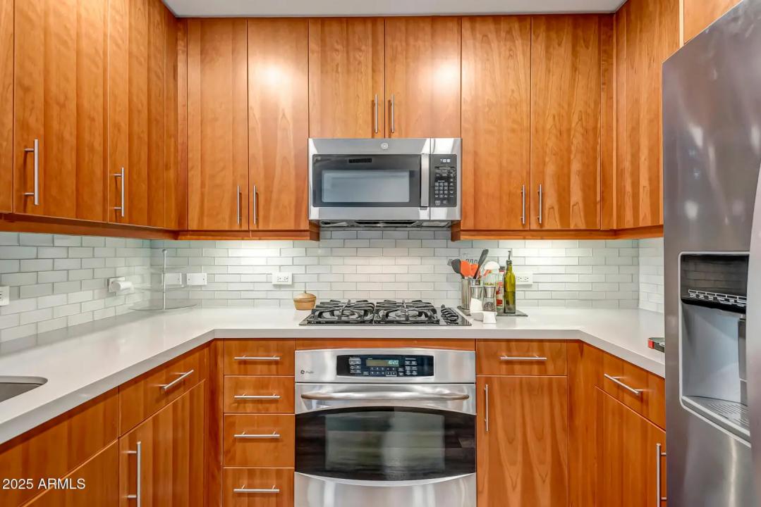 Real Estate Picture 14