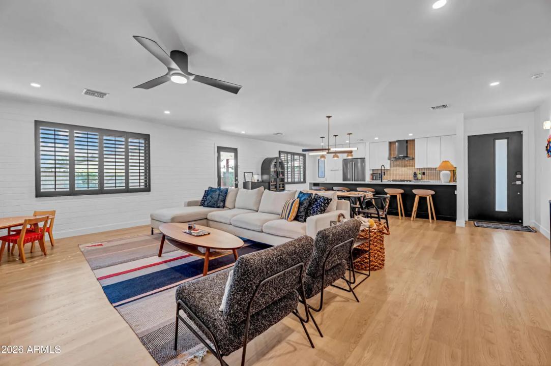 Real Estate Picture 4