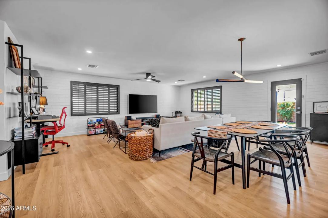 Real Estate Picture 5