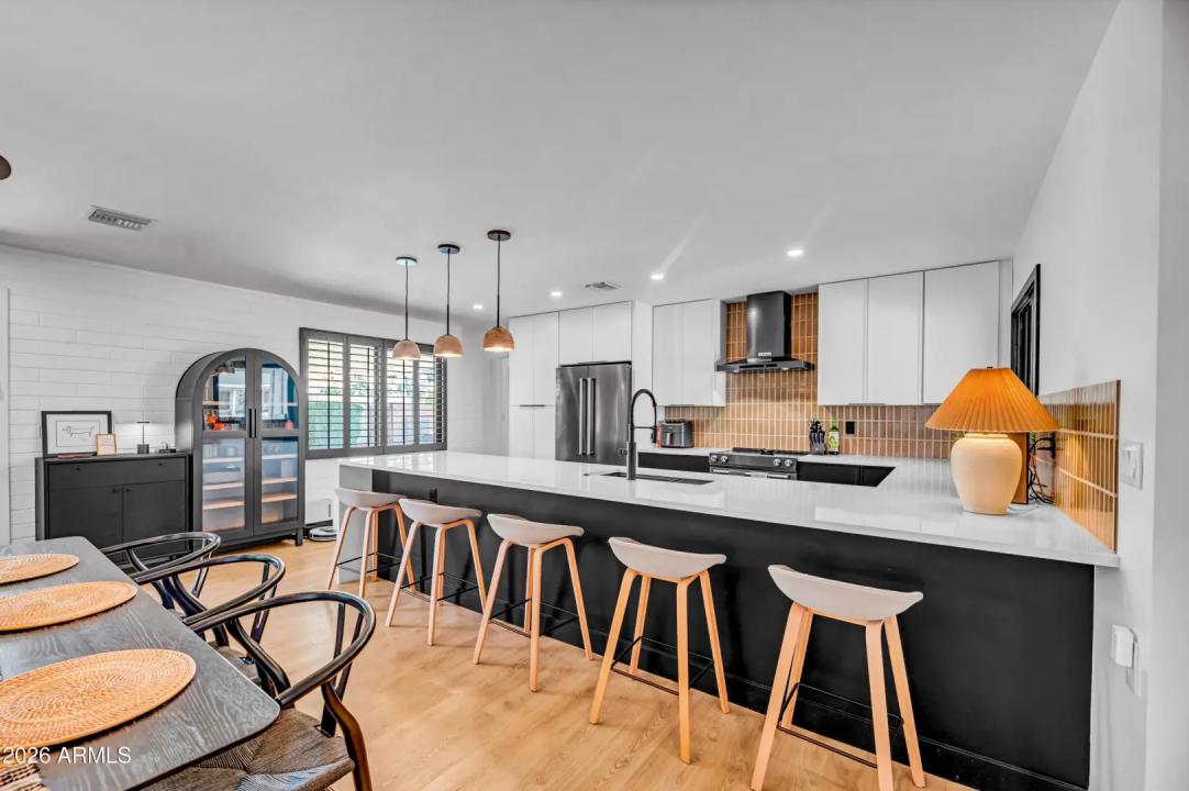Real Estate Picture 8