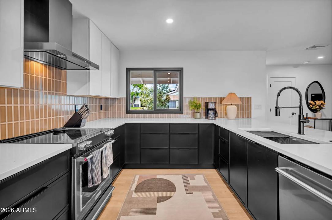 Real Estate Picture 9