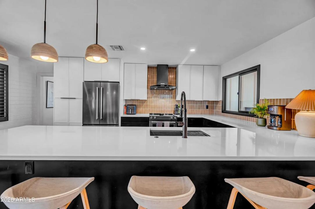 Real Estate Picture 11
