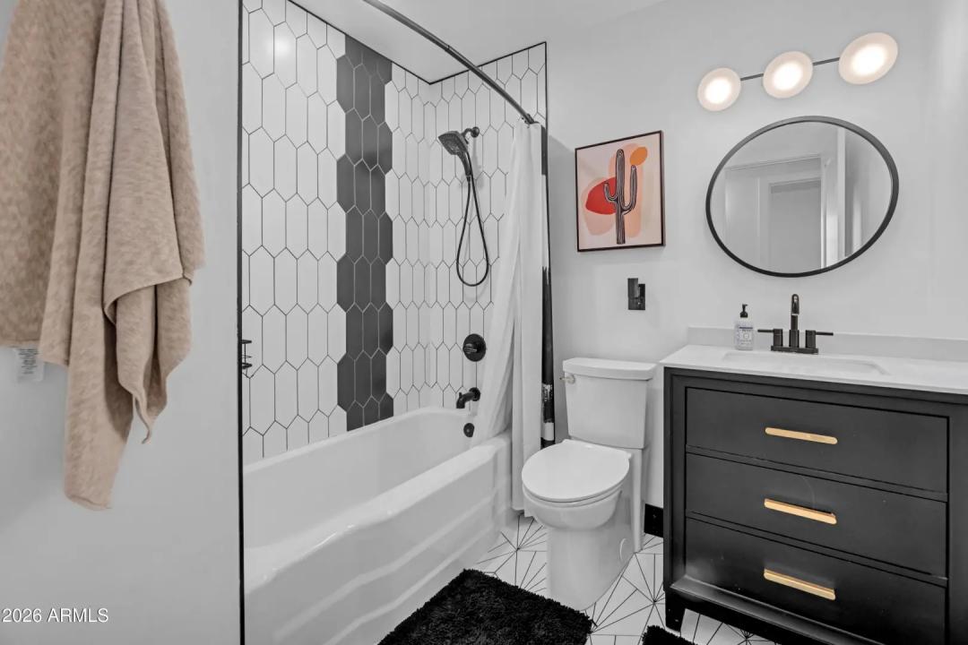 Real Estate Picture 16