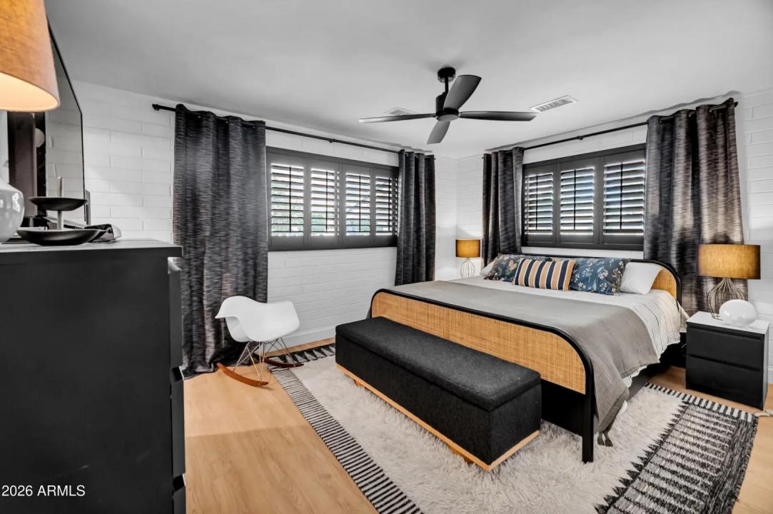 Real Estate Picture 12