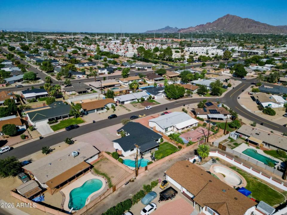 Real Estate Picture 30