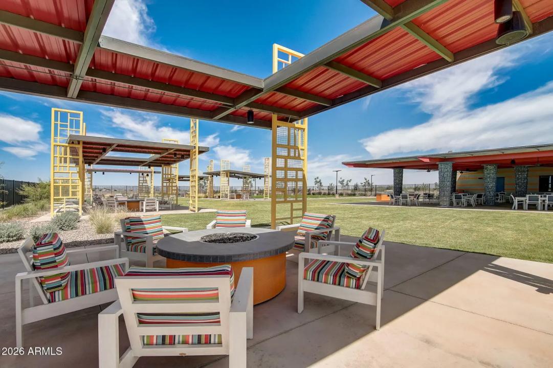 Real Estate Picture 4