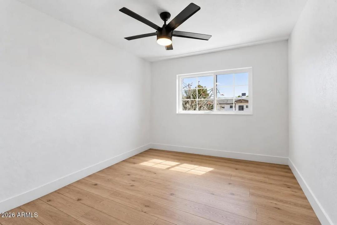 Real Estate Picture 9