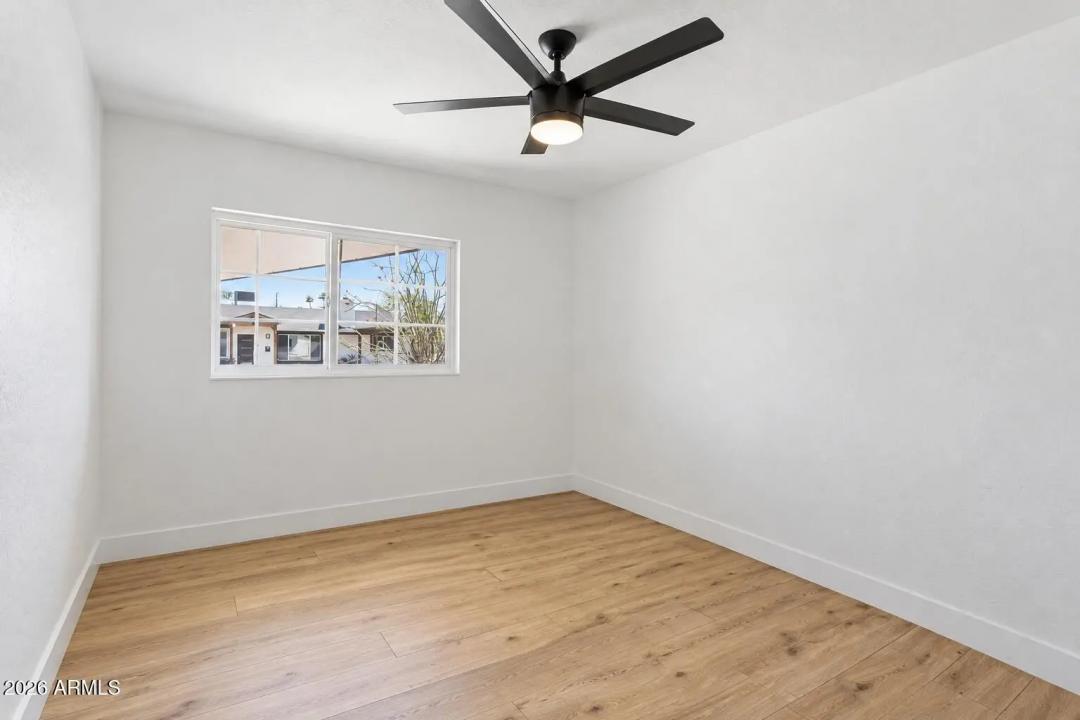 Real Estate Picture 8