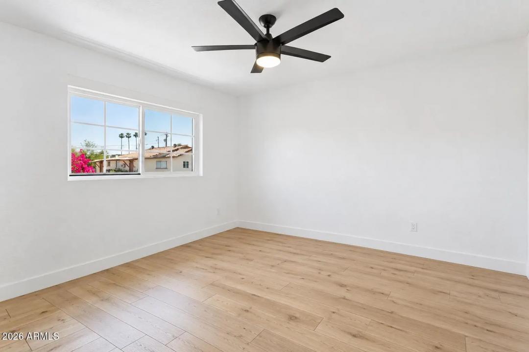Real Estate Picture 10