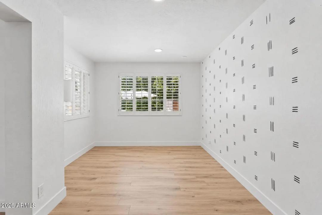 Real Estate Picture 14