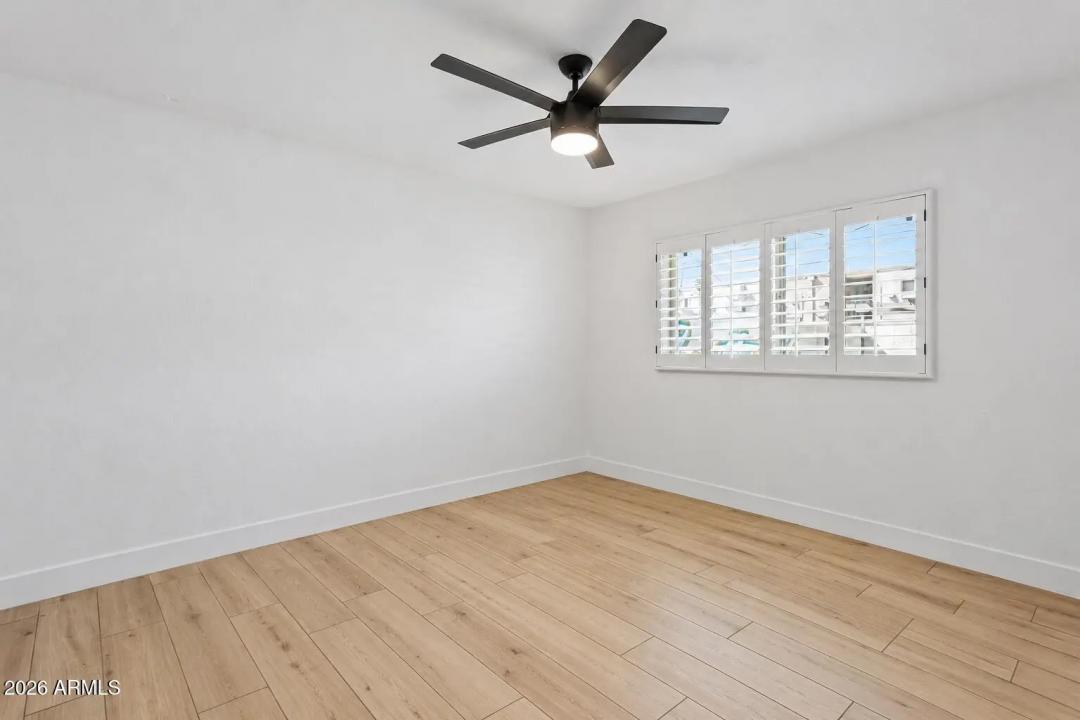 Real Estate Picture 12