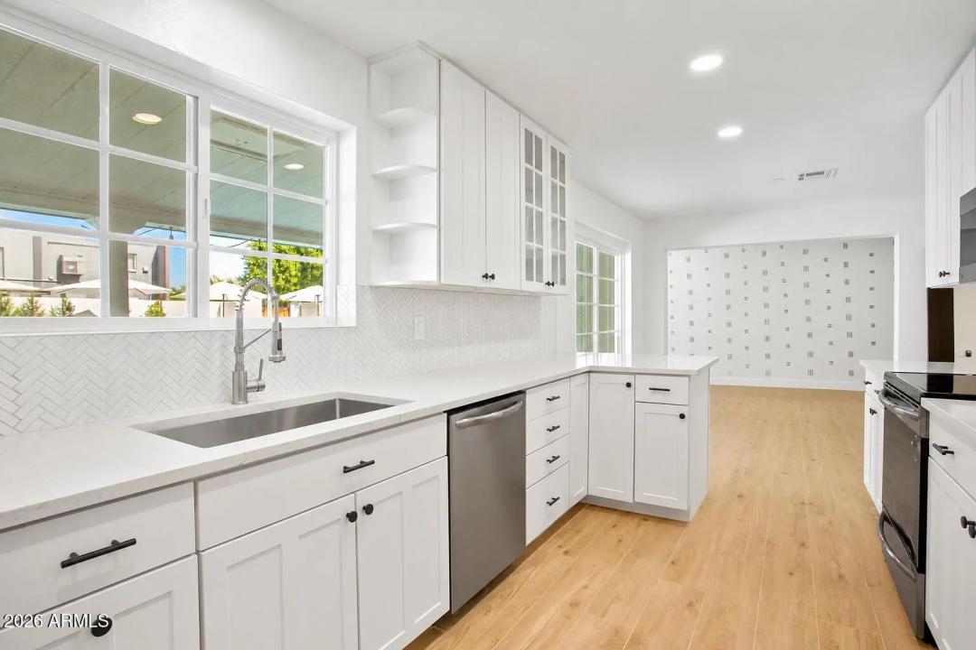 Real Estate Picture 6