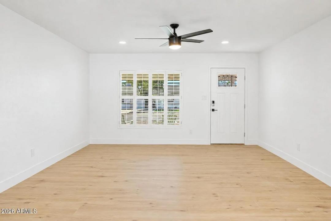 Real Estate Picture 3