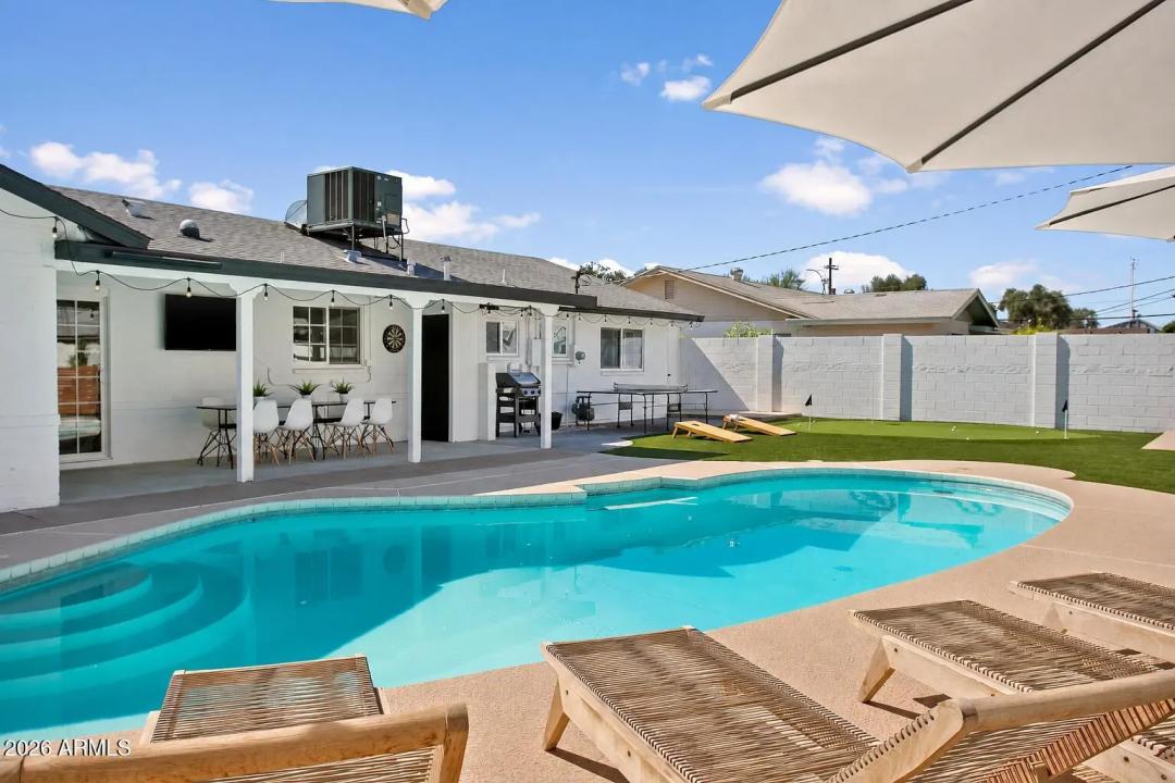 Real Estate Picture 16