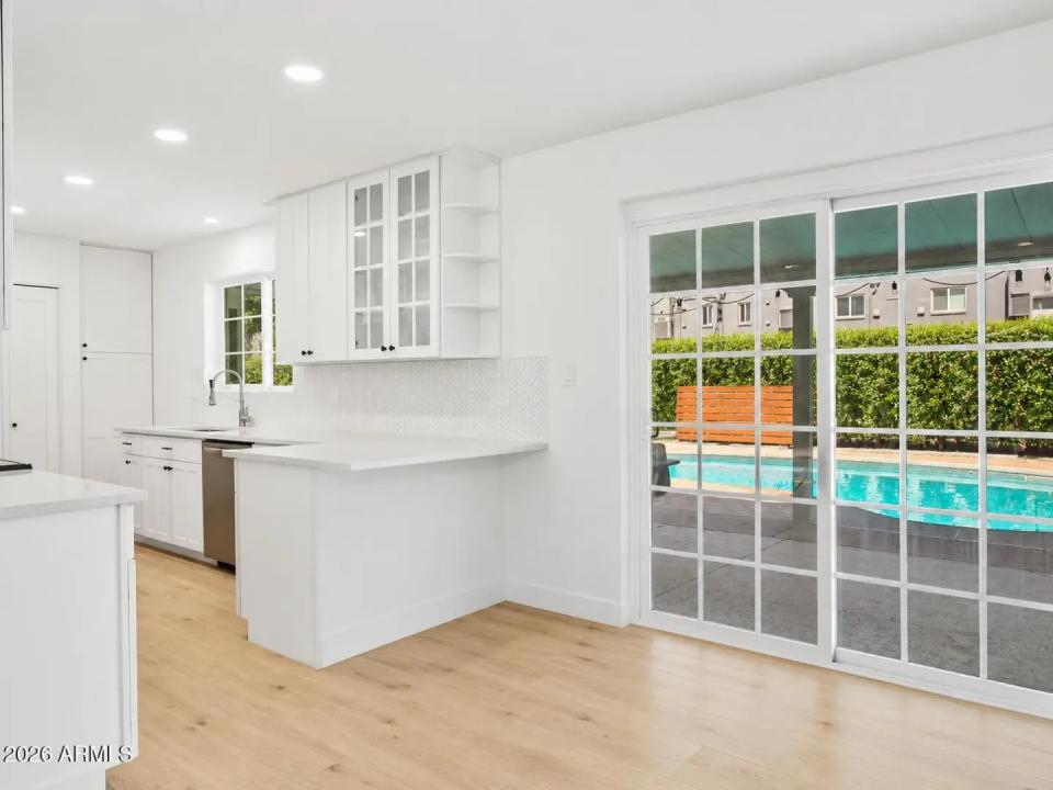 Real Estate Picture 4