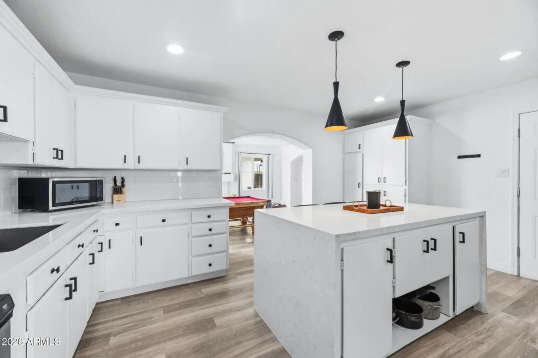 Real Estate Picture 3