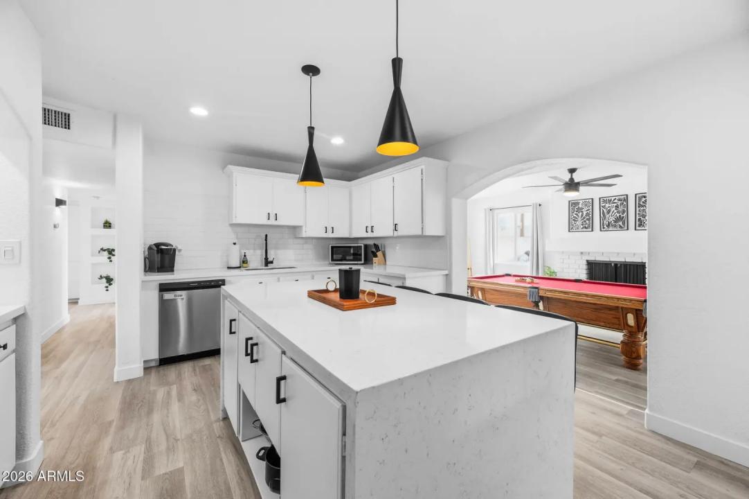 Real Estate Picture 4
