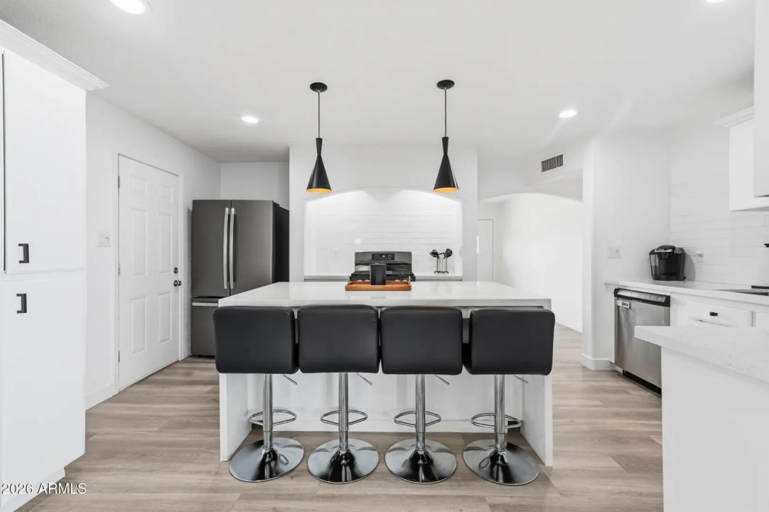 Real Estate Picture 5
