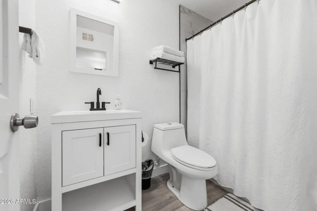 Real Estate Picture 11