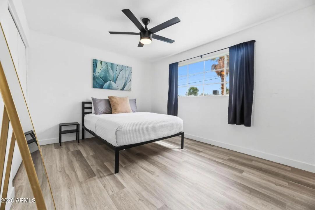 Real Estate Picture 8