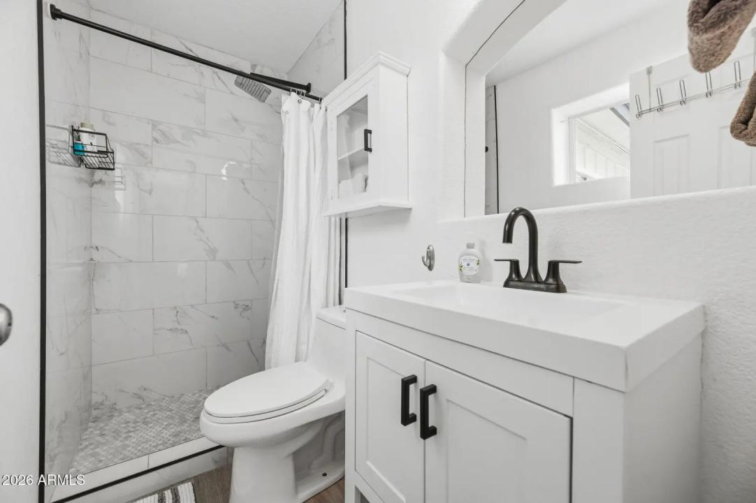 Real Estate Picture 9