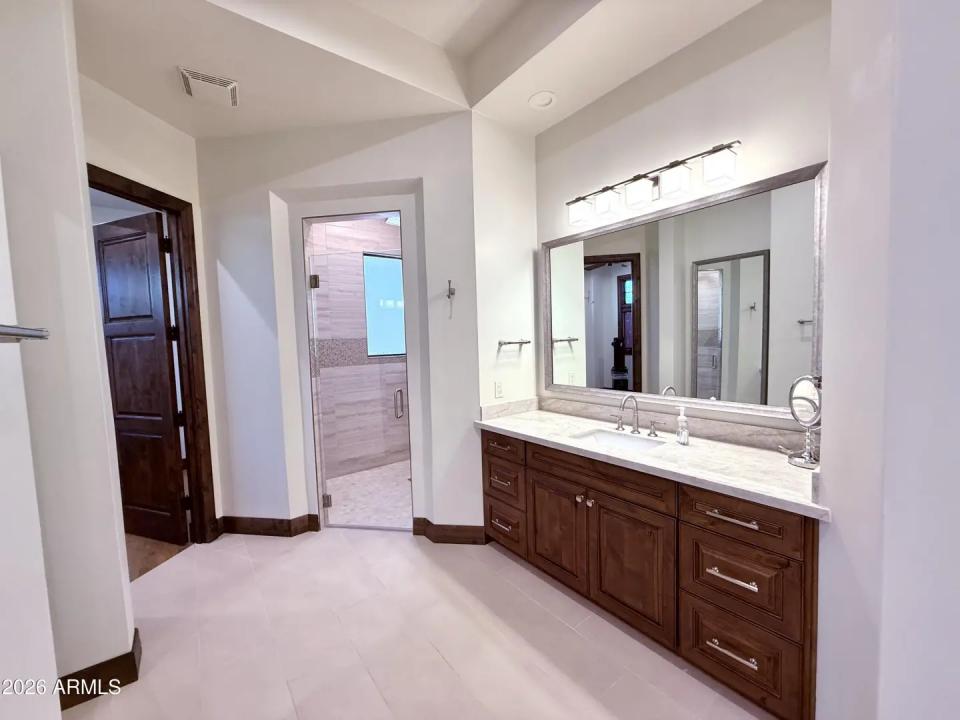 Real Estate Picture 24