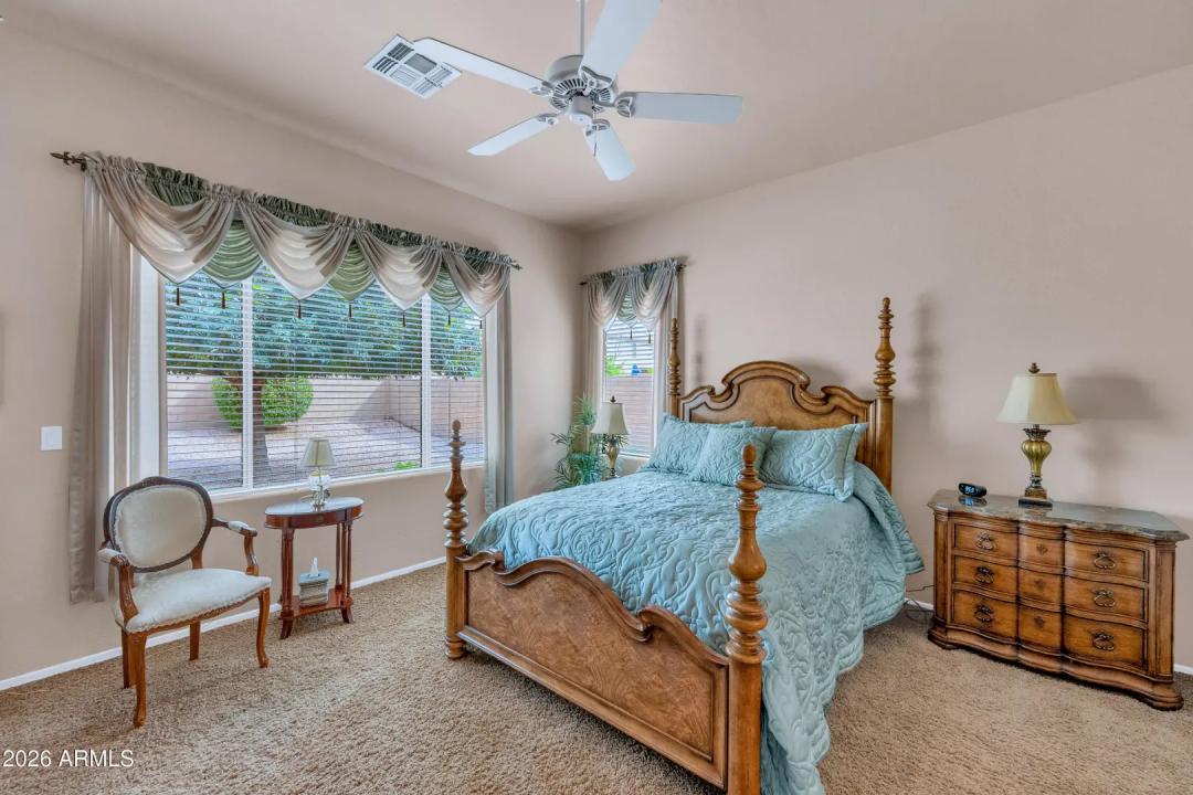 Real Estate Picture 14