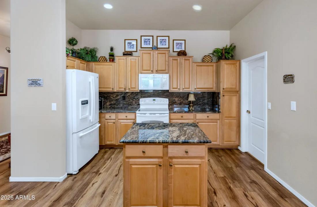 Real Estate Picture 8