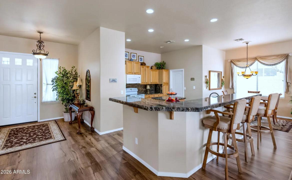 Real Estate Picture 3