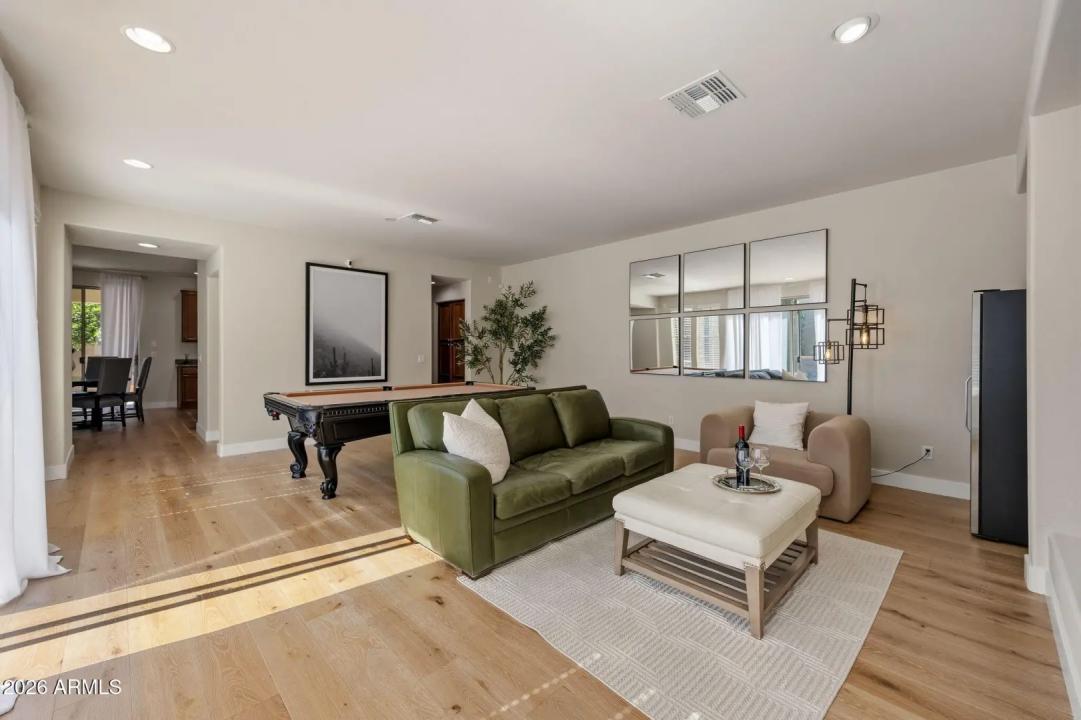 Real Estate Picture 10