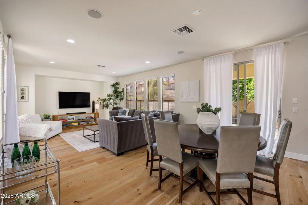 Real Estate Picture 11