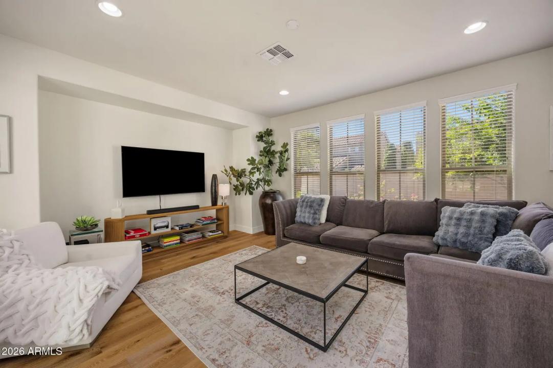 Real Estate Picture 12