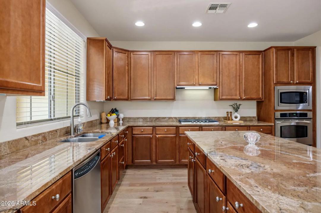 Real Estate Picture 14