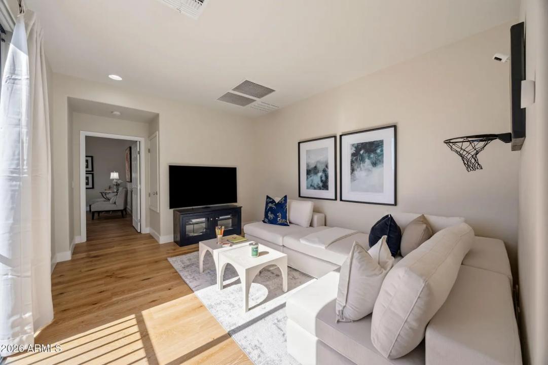 Real Estate Picture 22