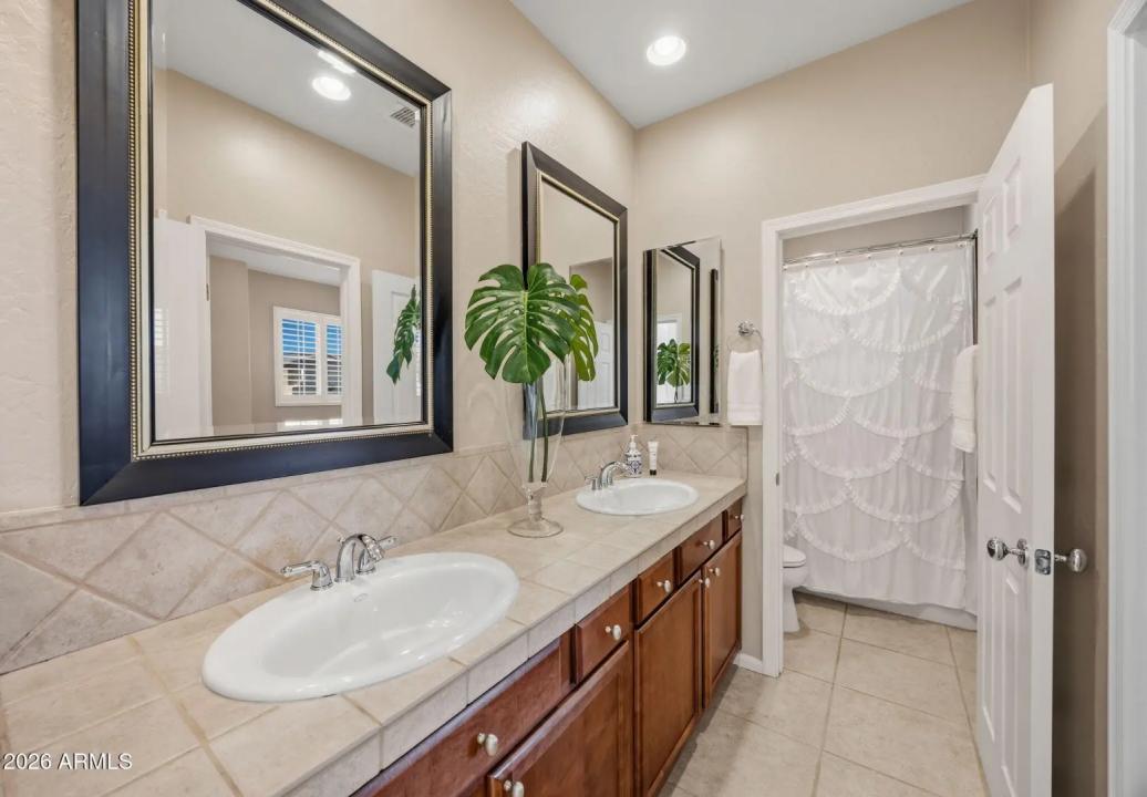 Real Estate Picture 30