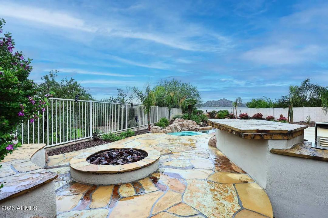 Real Estate Picture 8