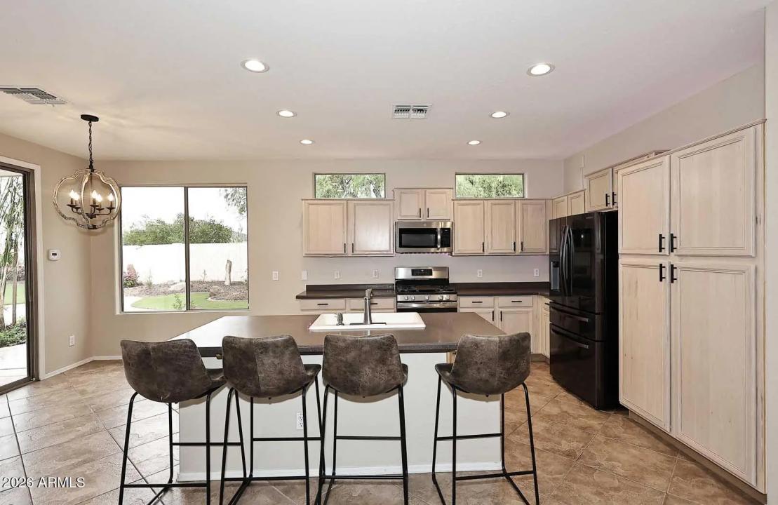 Real Estate Picture 14