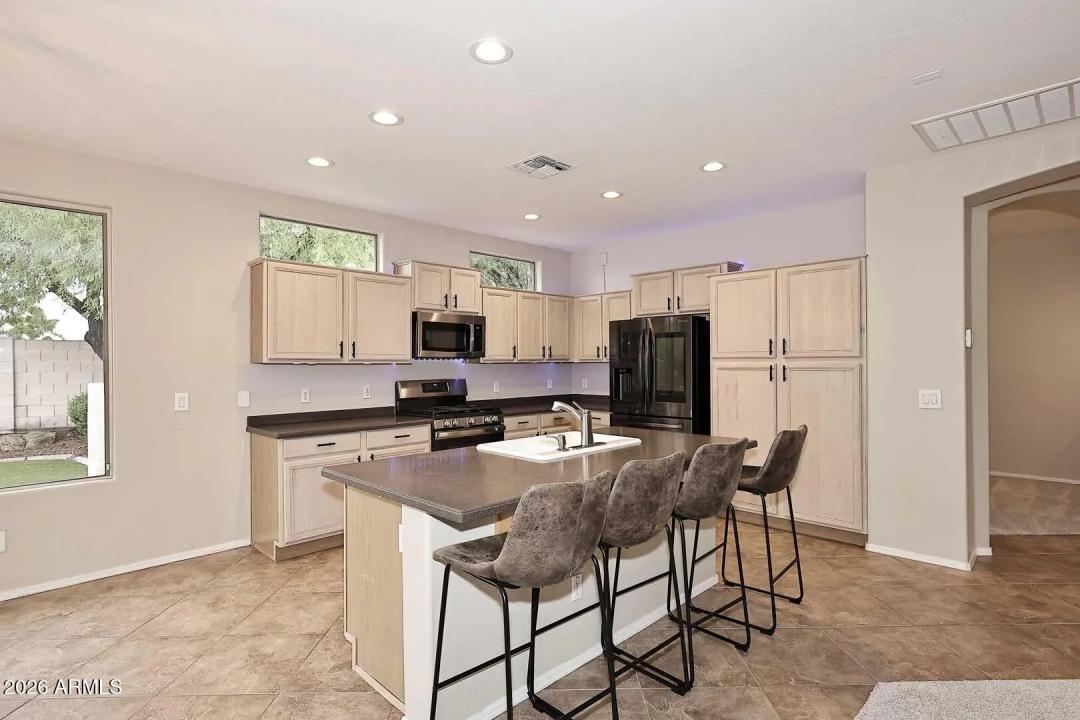 Real Estate Picture 15