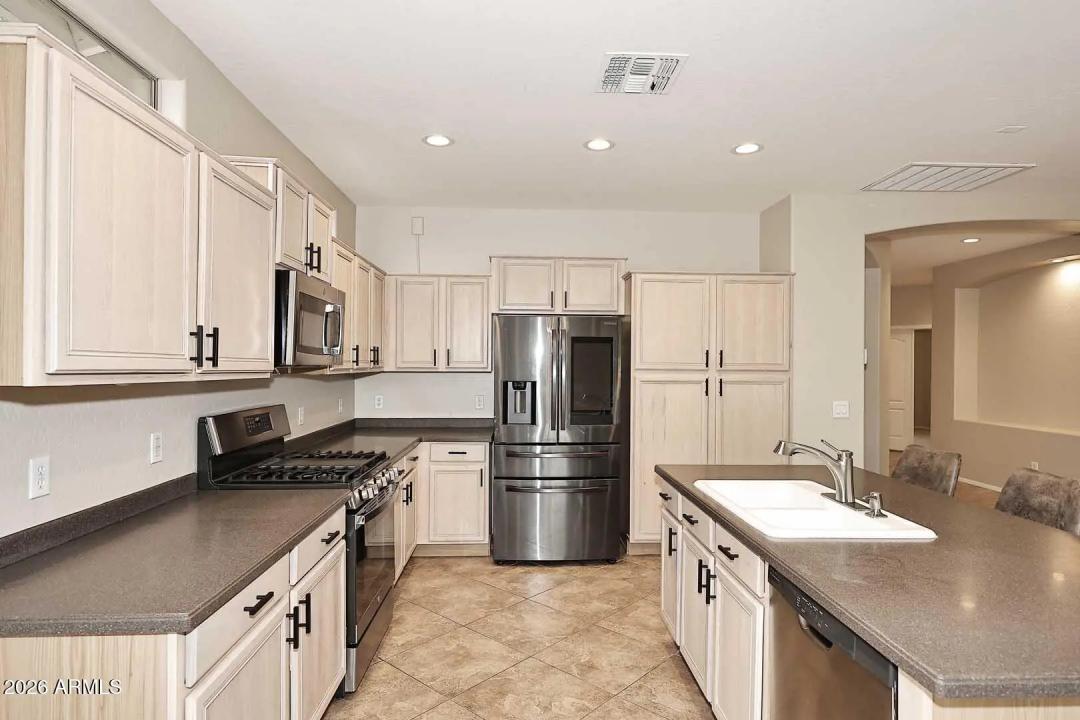 Real Estate Picture 16