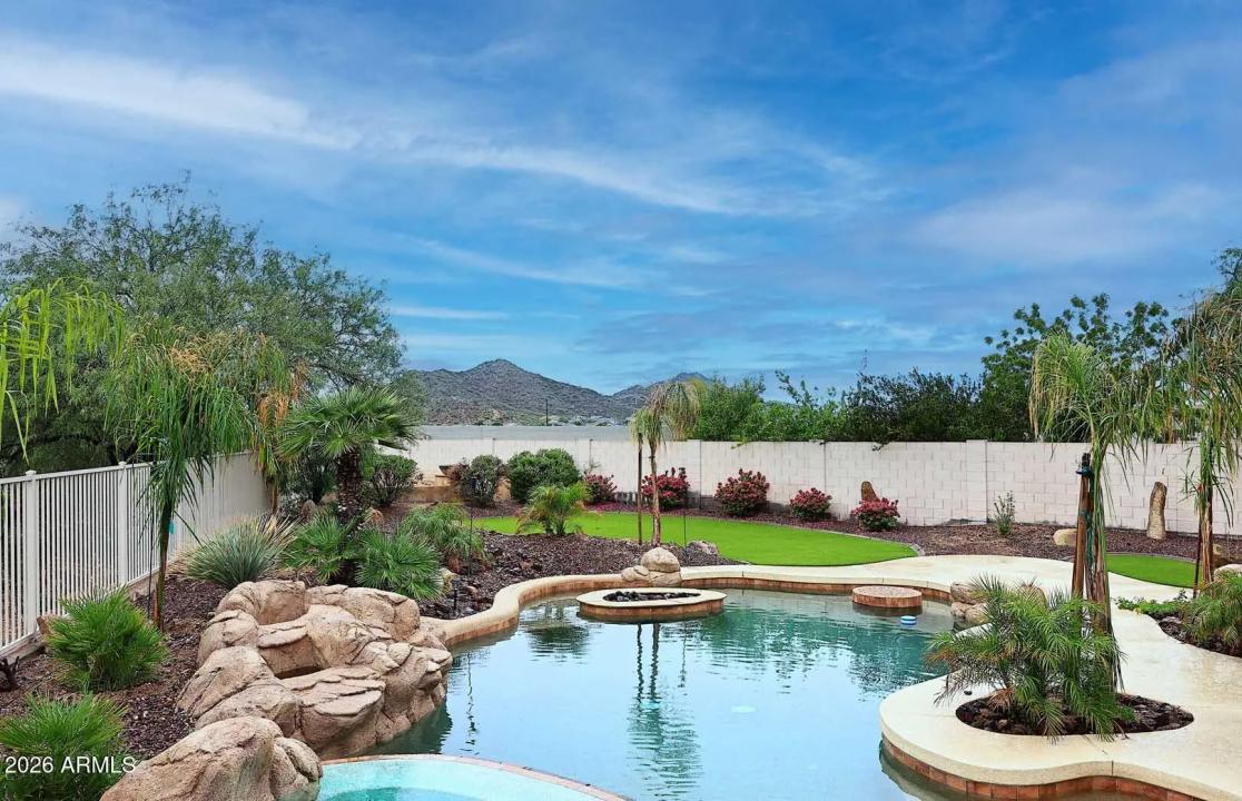 Real Estate Picture 4