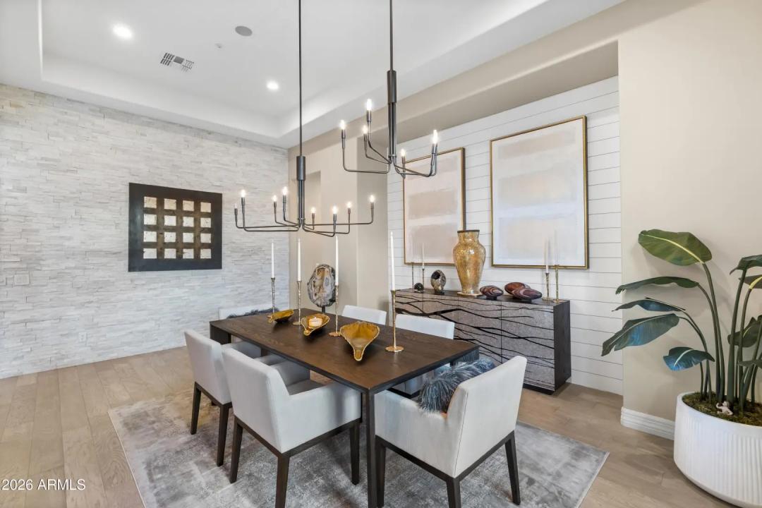 Real Estate Picture 7