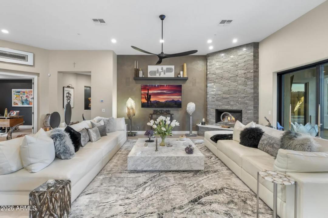 Real Estate Picture 12