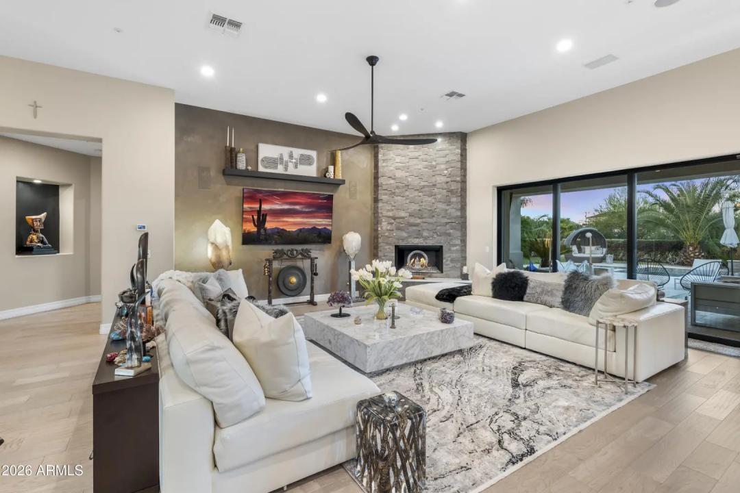 Real Estate Picture 13