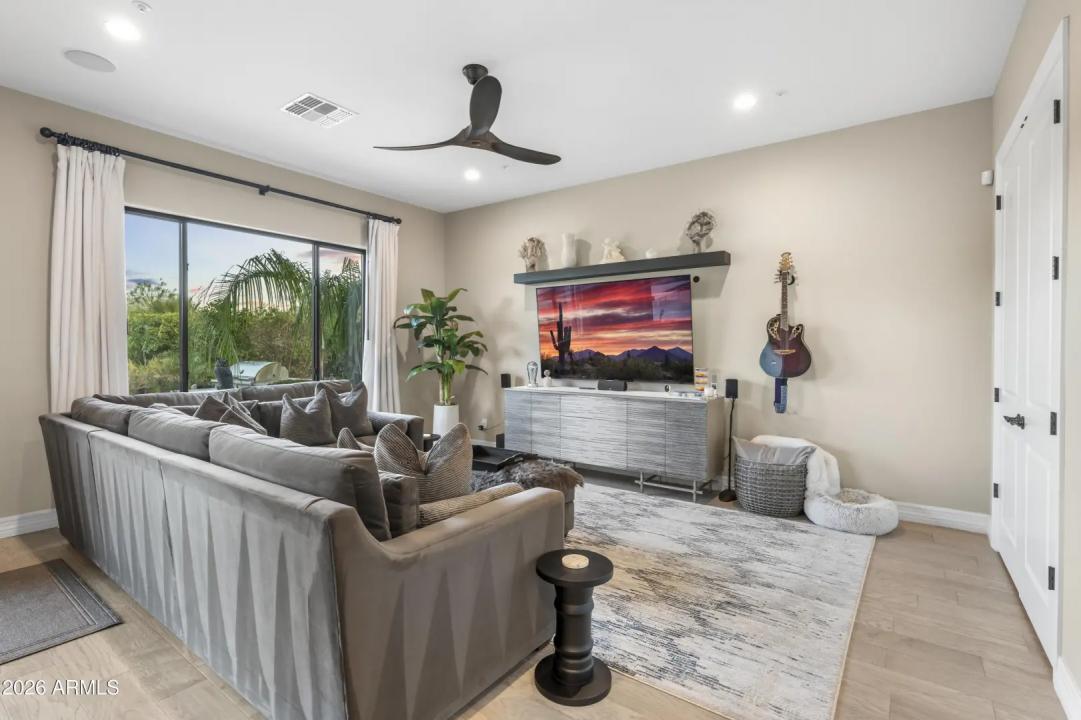 Real Estate Picture 19