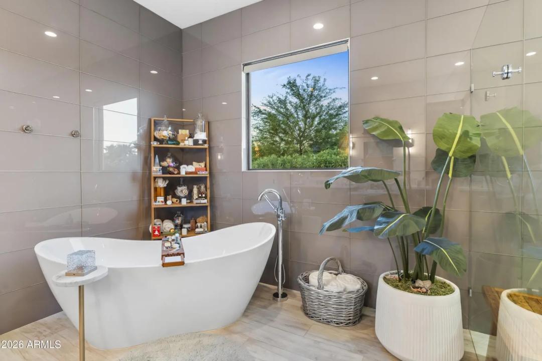 Real Estate Picture 24