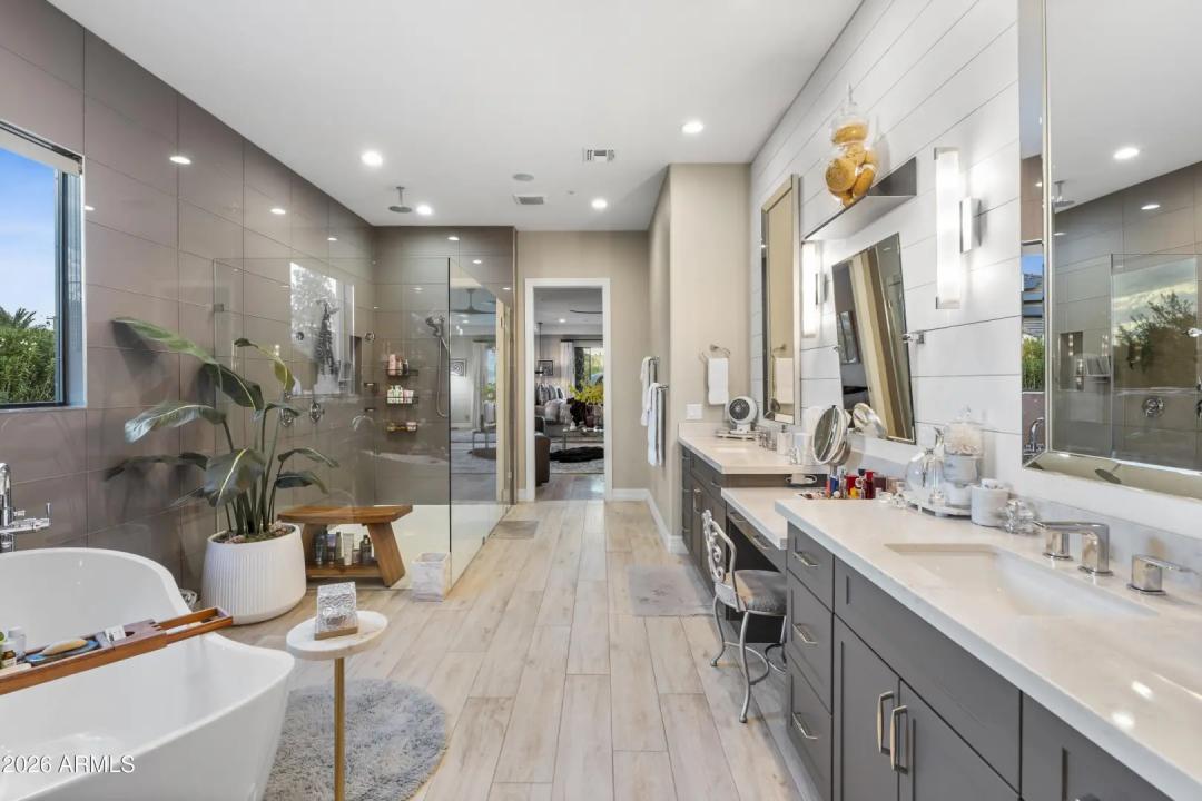 Real Estate Picture 25